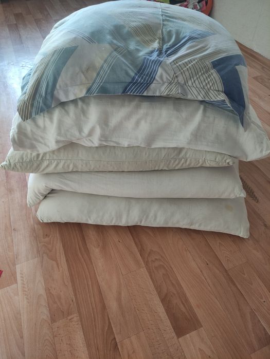 Продам  подушки разные по 500, 1000 тенге