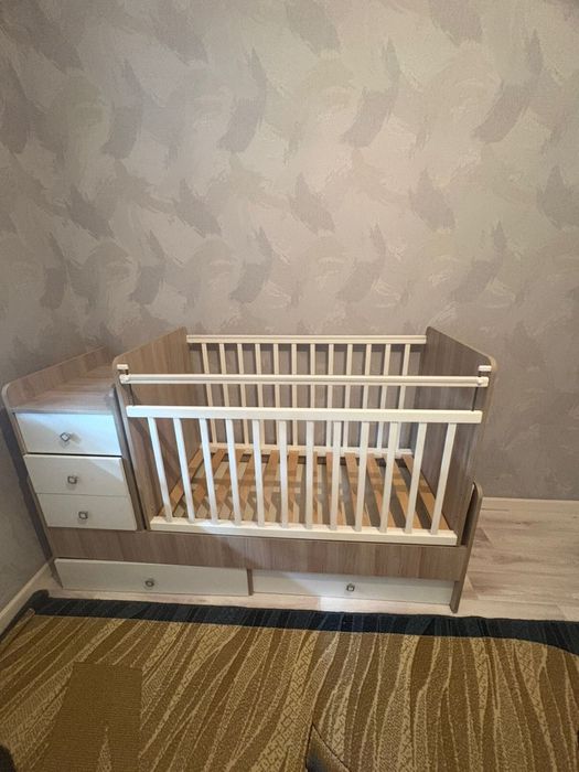 Коверь большой и детский кровать