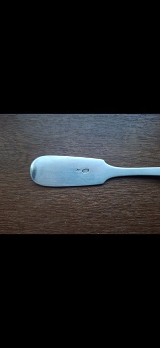 Столовая серебряная ложка.