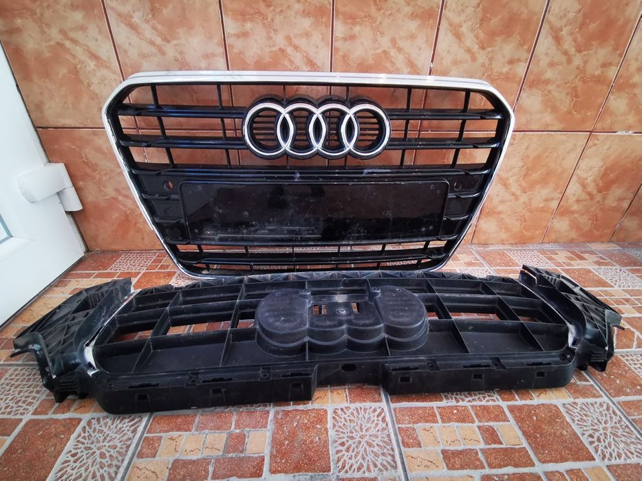 Grilă bară față Audi A5 8T facelift 2012-2016