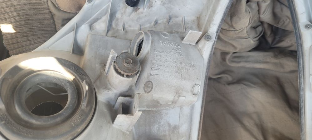 Продам фары на прадо 120 оригинал