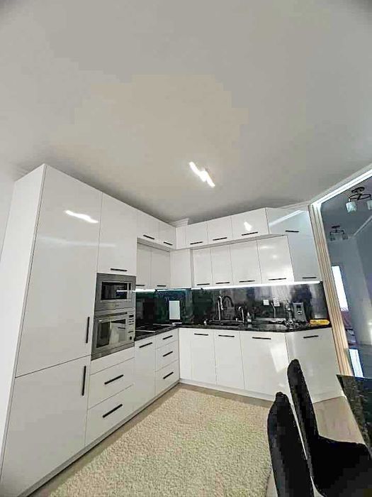 Дава се под наем Тристаен апартамент в Бургас, Изгрев - 124 кв.м за 997.05 € - Снимка #11