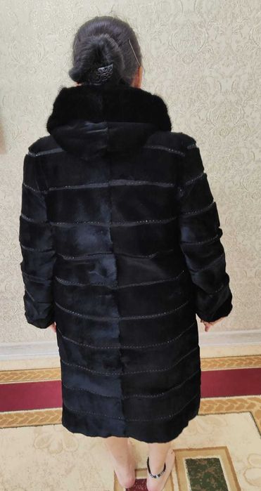 Новая шуба с капюшоном