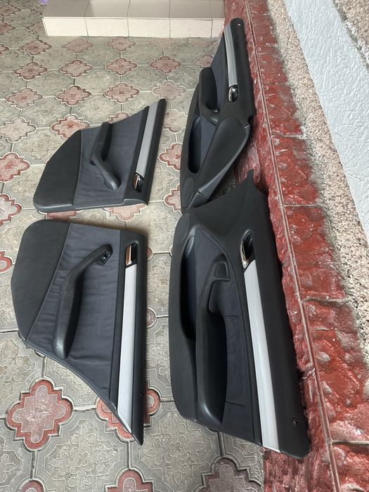 Продам комплект дверные карты на Бмв Е46 привозные