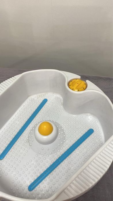 Стулья и педикюрная подсткавка