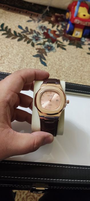 Часы кварцевые новые