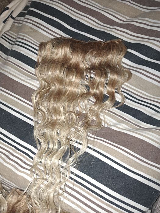 Естествена коса на кичури.