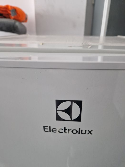 Хладилник с фризер Electrolux 123 см