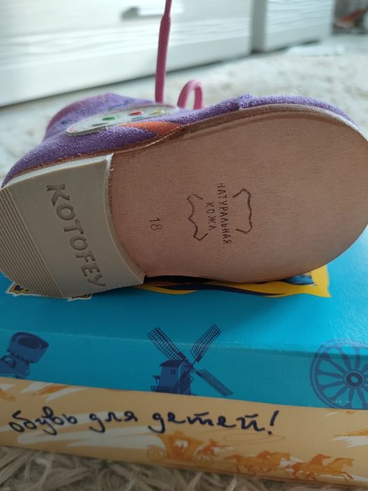 Продаю детскую обувь