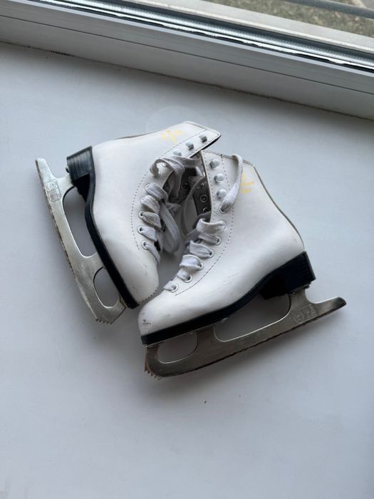 Продаю коньки очень в хорошем состояние