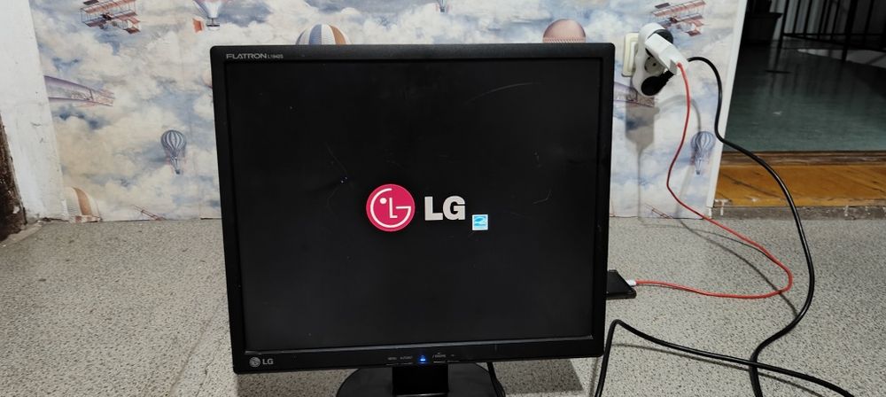 Продаются мониторы