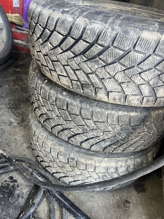 Продаю зимнюю резину 215/65/16