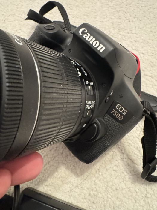 Aparat foto Canon 750D