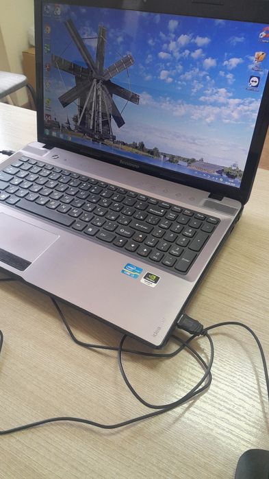 Продается  рабочий Ноутбук
