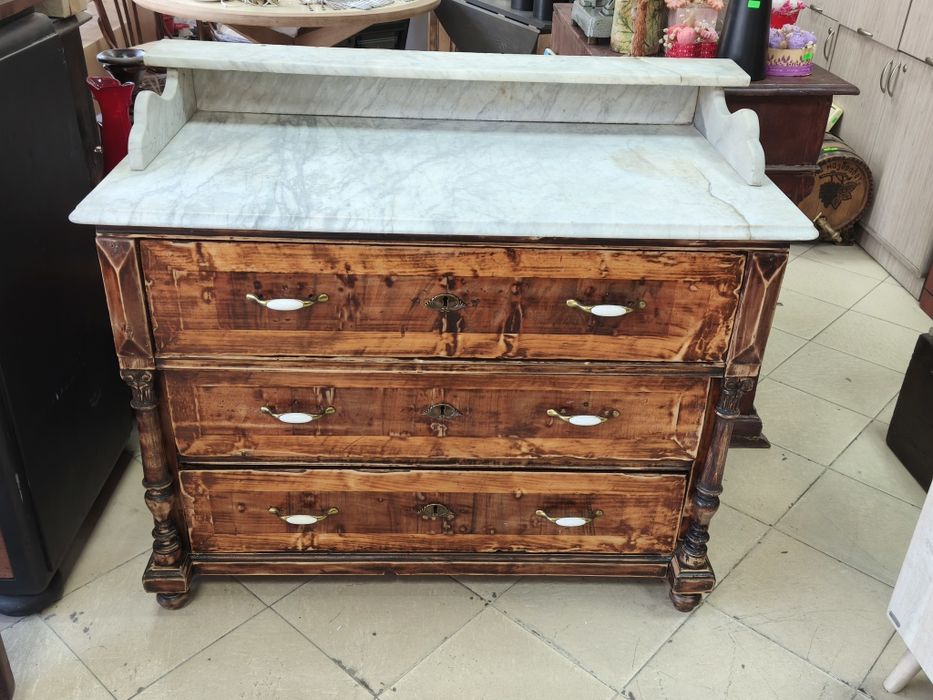 Антикварен скрин