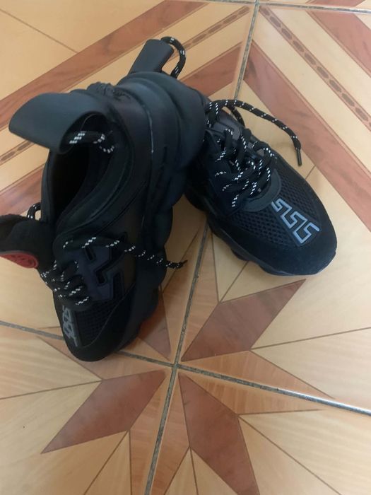 Adidasi chain reaction