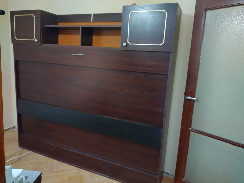 Продавам спалня-секция