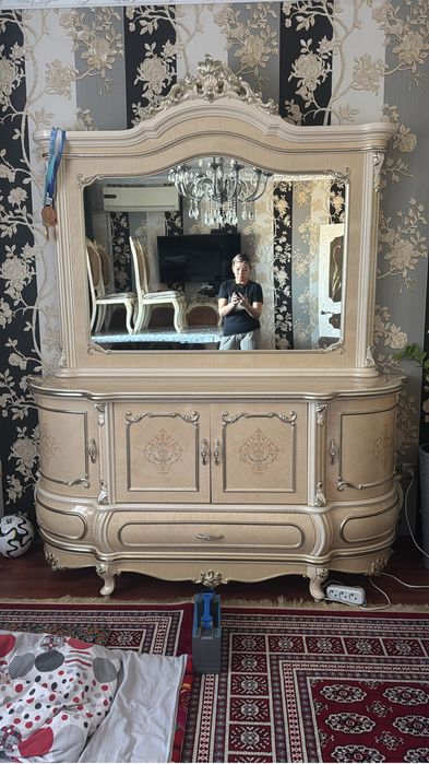 Комод с двумя ветринами