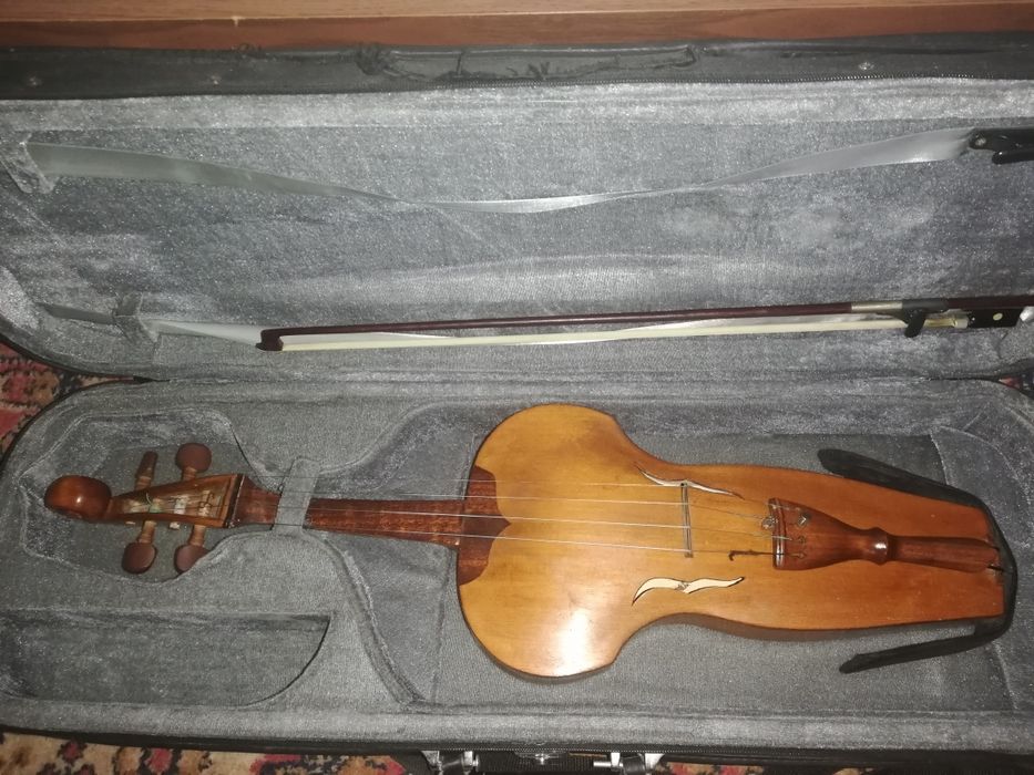 Продаётся профессиональный прима ҚОБЫЗ. Ручная работа.