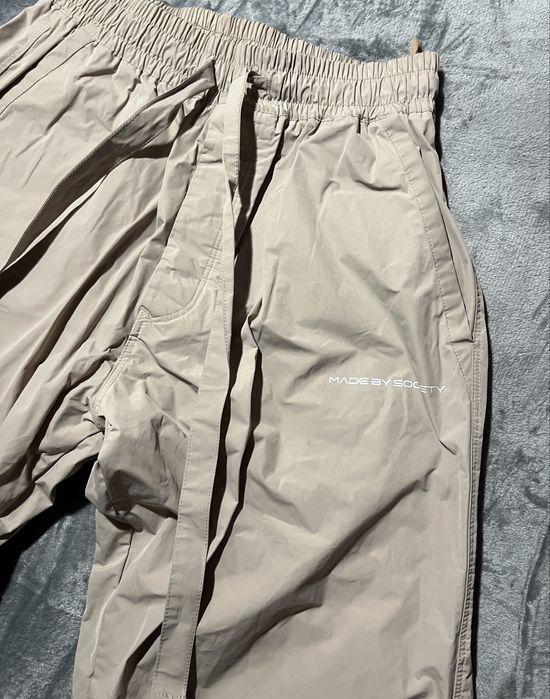 Pantaloni Made By Society