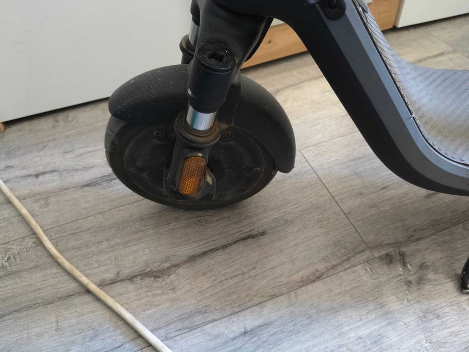 Vând trotineta Electrica Ninebot Kikescooter e2