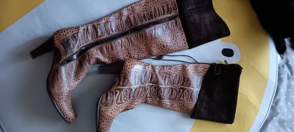 Cizme înalte cu șiret