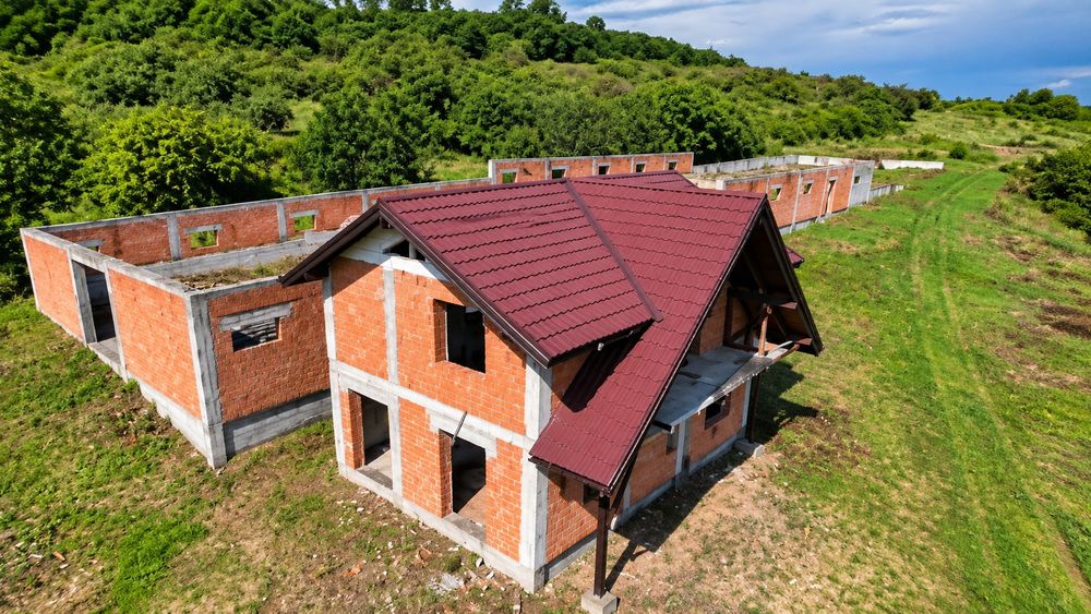Vand casa plus anexa agricole sau industriale