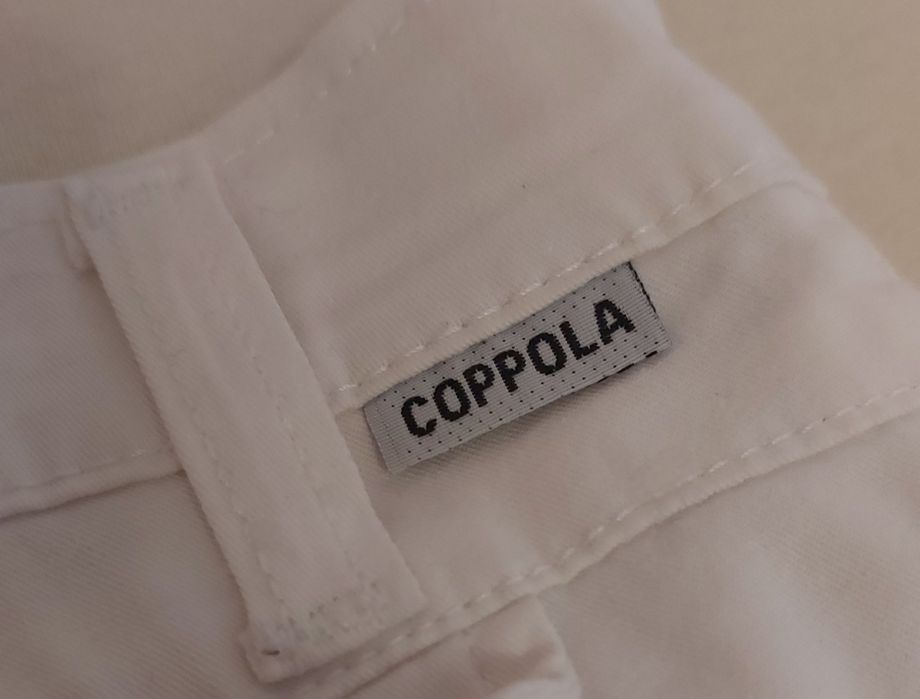 Бели бермудени панталони