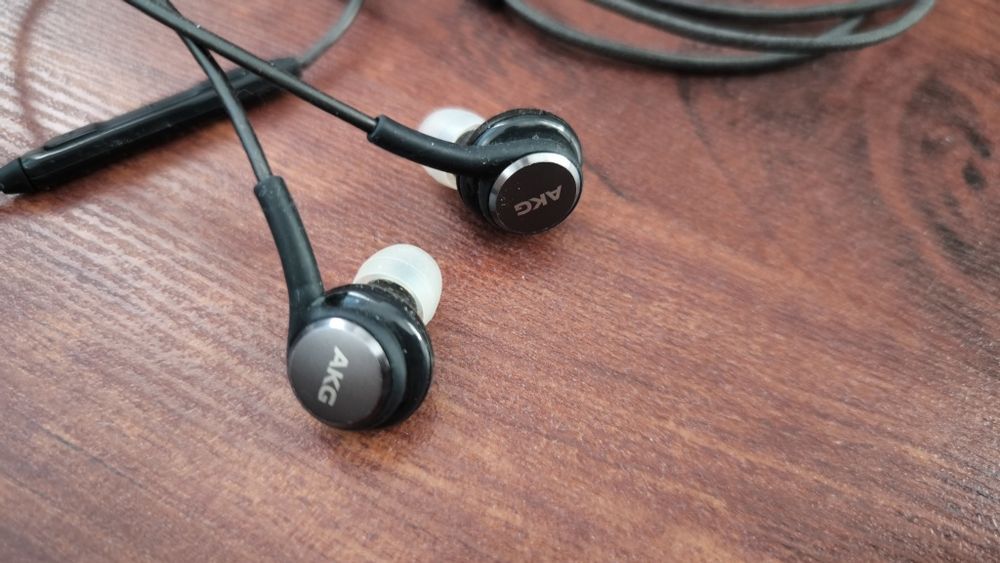 Наушники  AKG  продам .