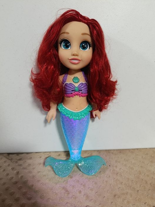 Păpușa Ariel Disney Princess interactiva