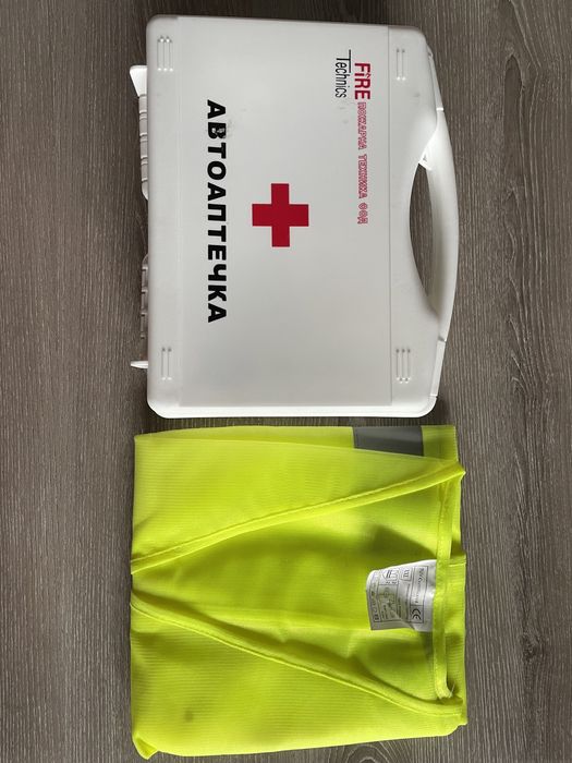 Автоаптечка и жилетка