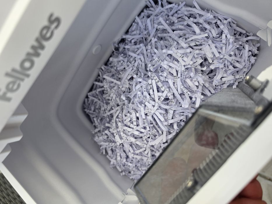 Шредер-Унищожител на документи Fellowes Powershred® 15C, Ръчен, 15 листа, Сross-cut,