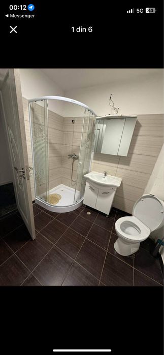 Închiriez camere la curte