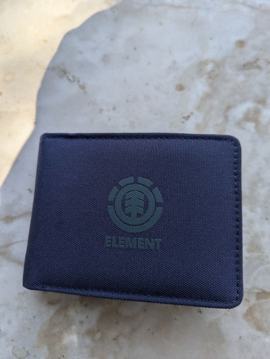 Продавам протмоне Element.