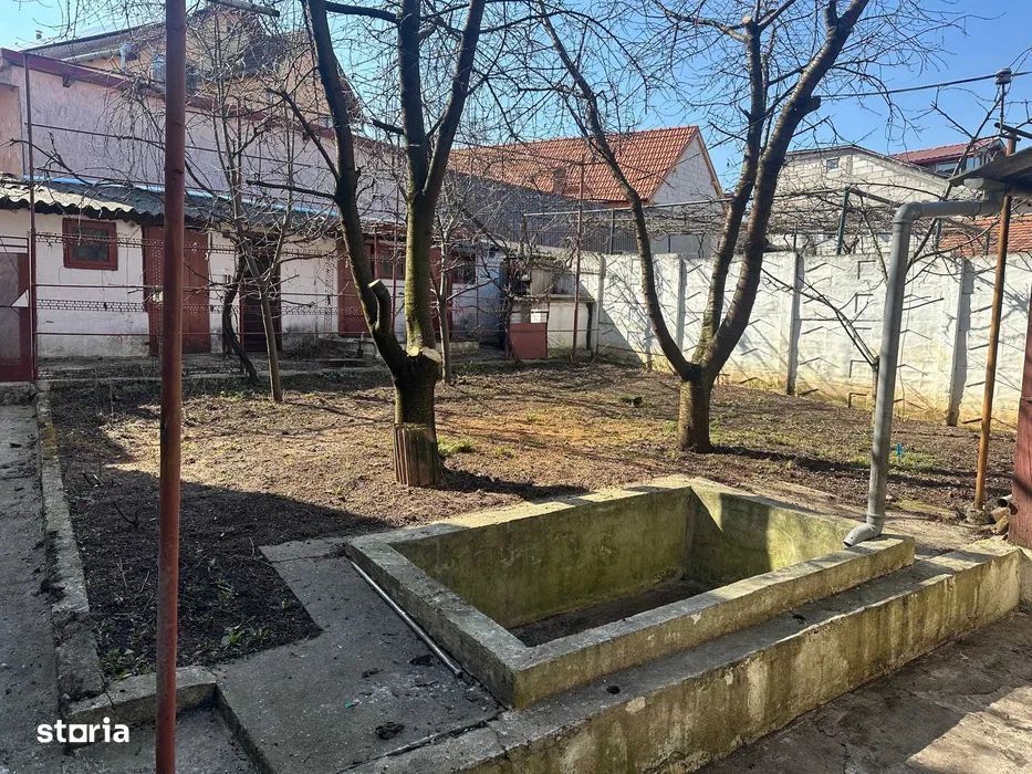 Casa 3 camere singur in curte
