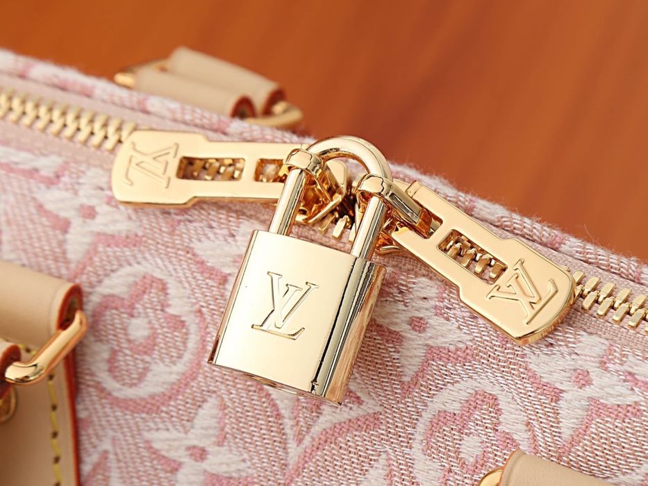 Louis Vuitton модел 2026