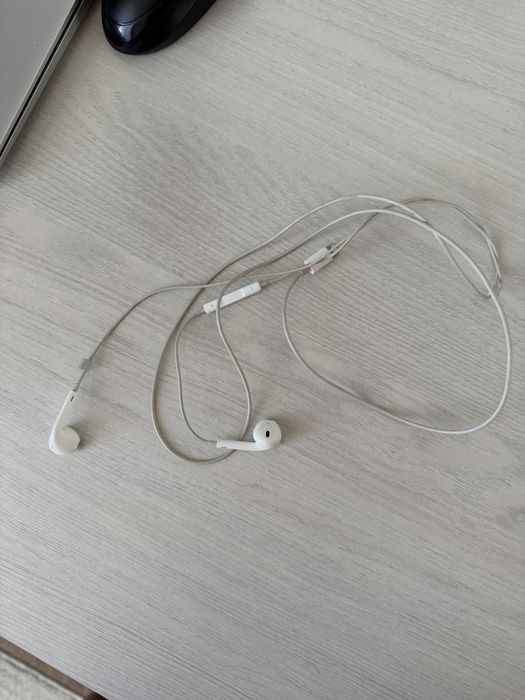 Оригинальные проводные наушники Earpods