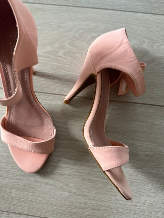 Продам летние босоножки