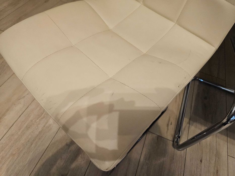 Masa de luving cu scaune