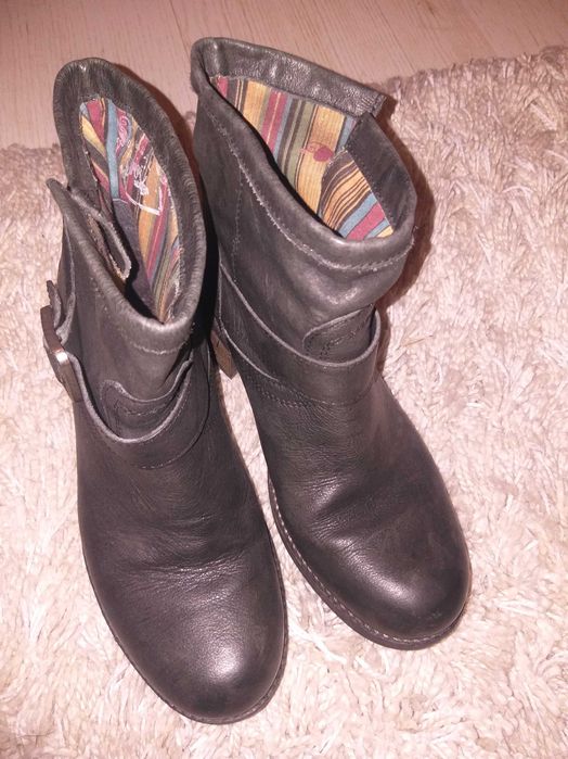 Botine damă din piele naturală  cu cataramă . FELMINI