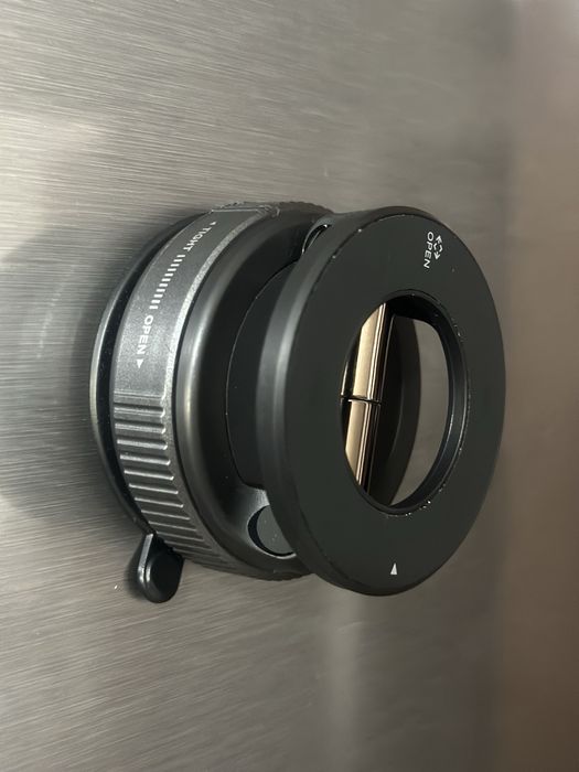 Suport magnetic pentru telefon