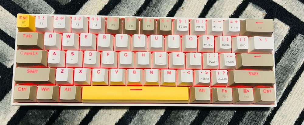 Vand tastatura Redragon modelk530 gaming pret 250 lei