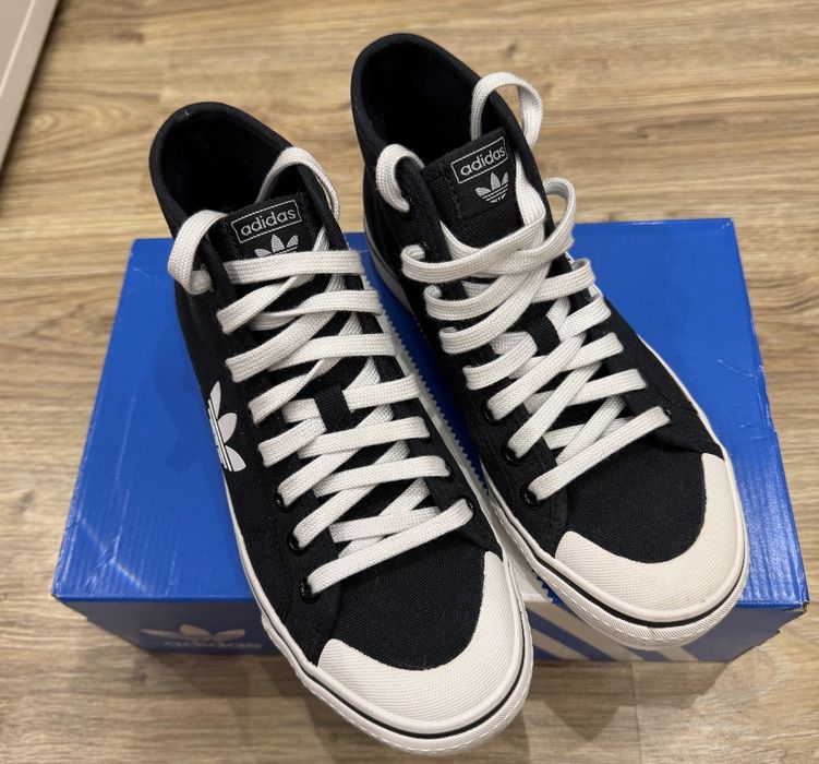 Кроссовки от adidas