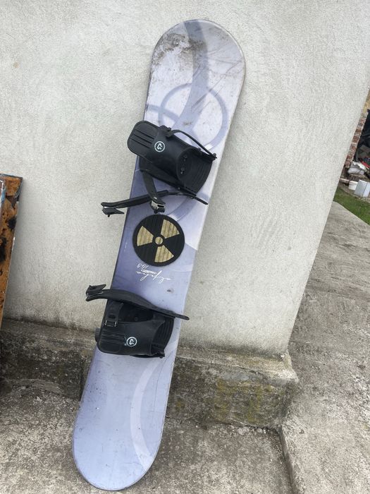 Vând placa de snoubord