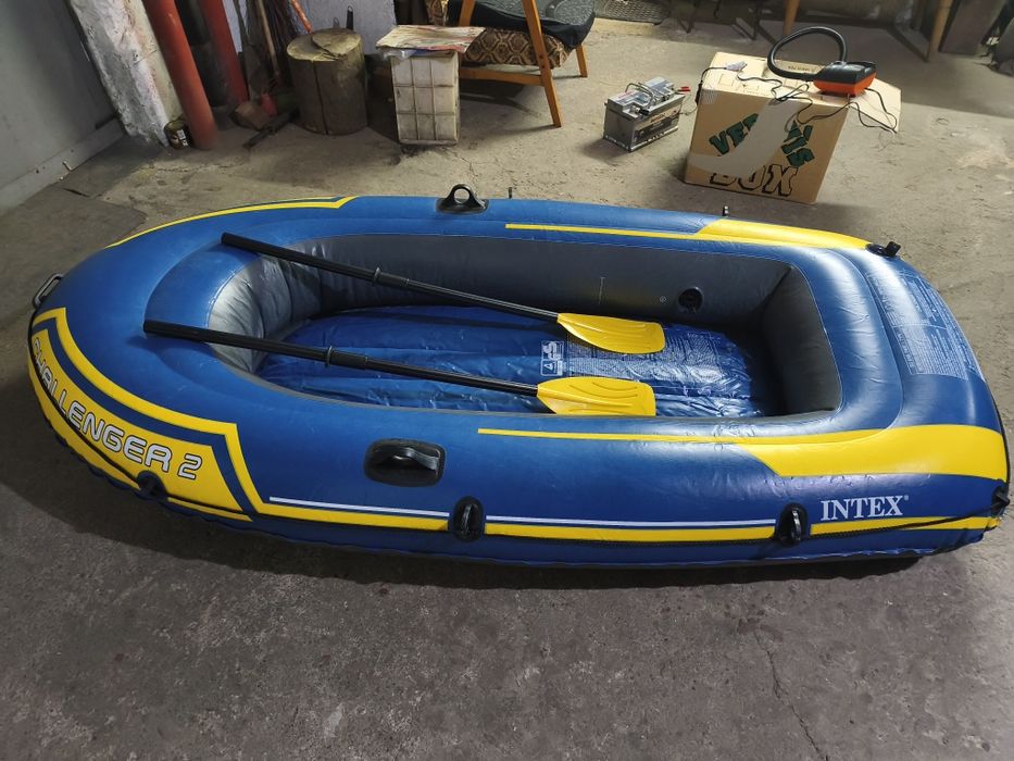 Vând barcă gonflabilă  2 persoane