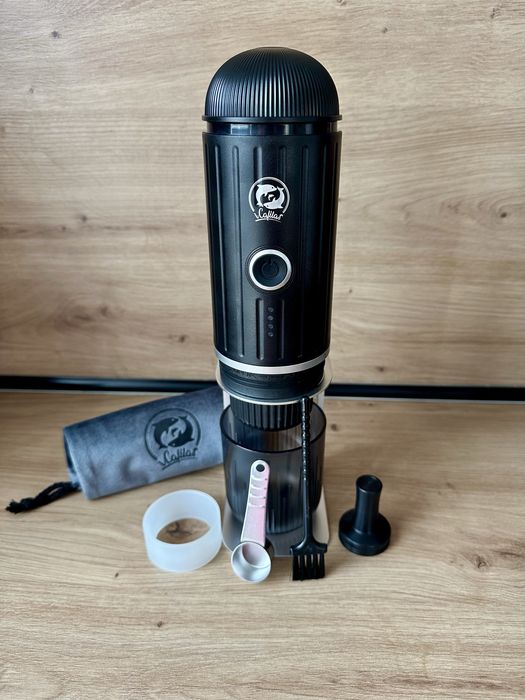 Премиум преносима кафемашина с включени аксесоари