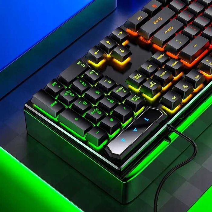 Tastatura gaming iluminata LED RGB silentioasa cu bloc numeric USB