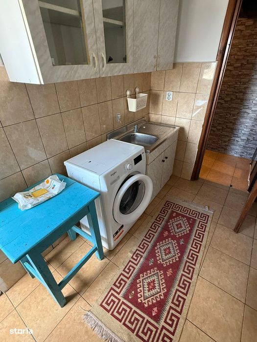 Ofer spre închiriere garsoniera zonă centrală