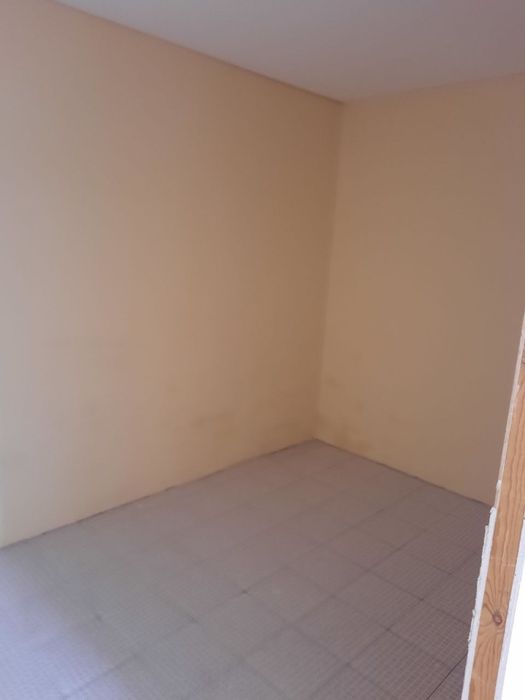 O’rikzor bozor ro’parasida optomchilar magazini sotiladi