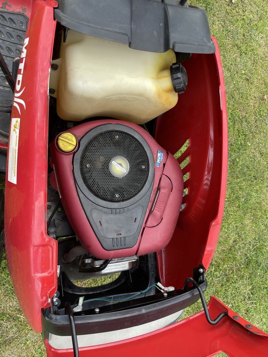 Тракторна косачка MTD , 18 ks, два ножа, хидро задвижване.